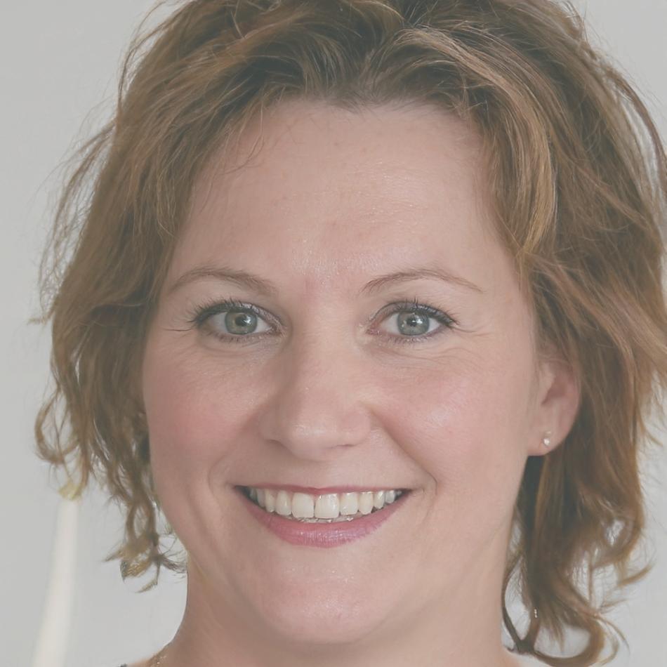 Elena Rodriguez, Analyste ESG Senior